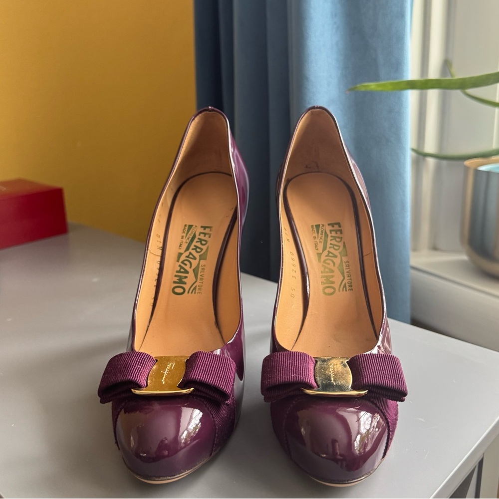 [SOLD] 🛑 Salvatore Ferragamo Burgundy Heels with Gold Accent